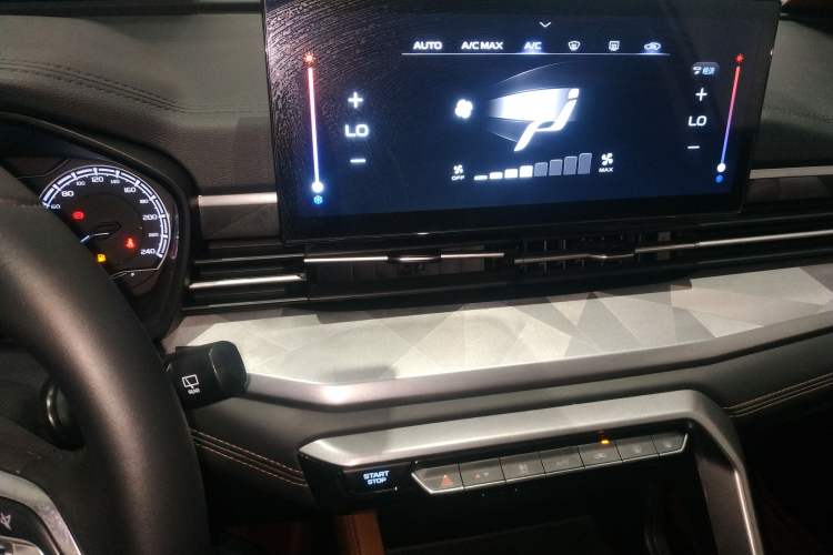 Used Geely Auto Vision X6 2021 PRO 1.4T Automatic Prestige Model Audio And AC Panel