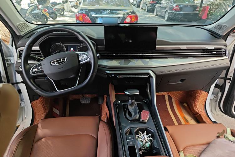 Used Geely Auto Vision X6 2021 PRO 1.4T Automatic Prestige Model Center Console