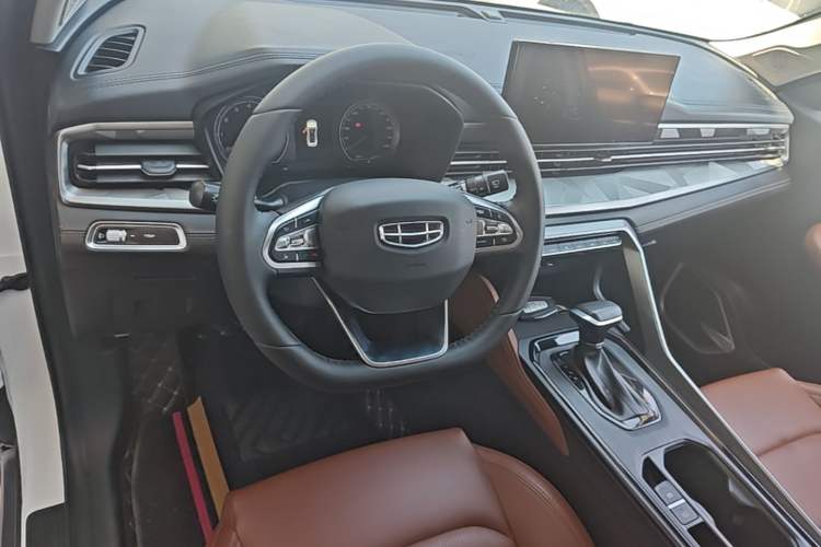 Used Geely Auto Vision X6 2021 PRO 1.4T Automatic Prestige Model Center Console