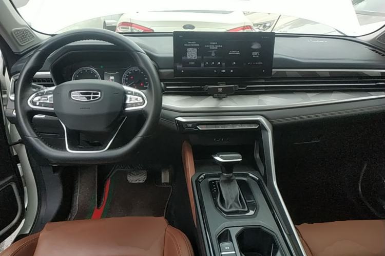 Used Geely Auto Vision X6 2021 PRO 1.4T Automatic Prestige Model Center Console