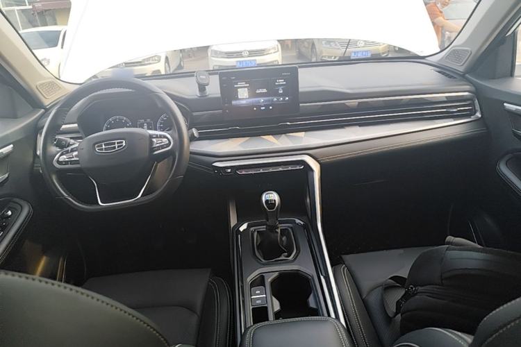Used Geely Auto Vision X6 2021 PRO 1.4T Manual Luxury Model Center Console