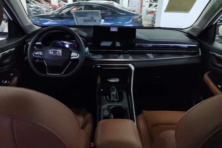 Used Geely Auto Vision X6 2021 PRO 1.4T Automatic Prestige Model Center Console