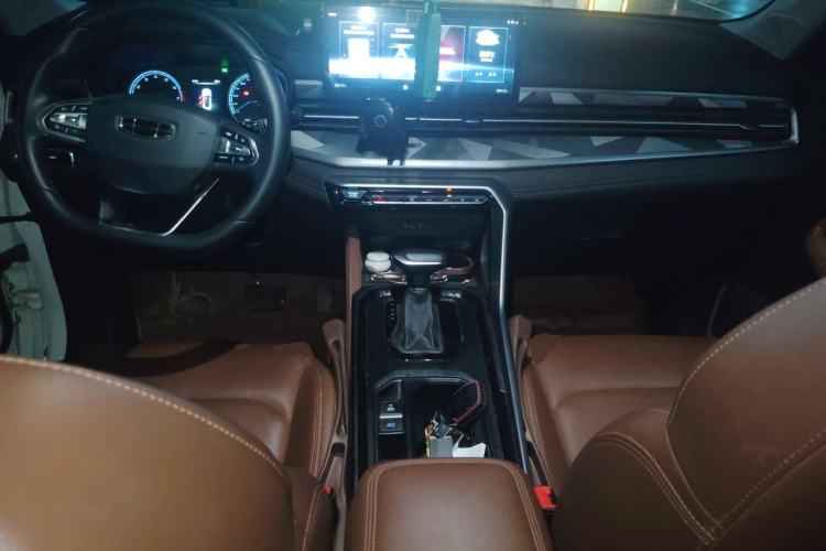 Used Geely Auto Vision X6 2021 PRO 1.4T Automatic Prestige Model Center Console