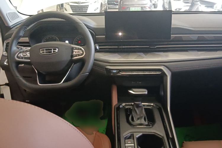 Used Geely Auto Vision X6 2021 PRO 1.4T Automatic Prestige Model Center Console