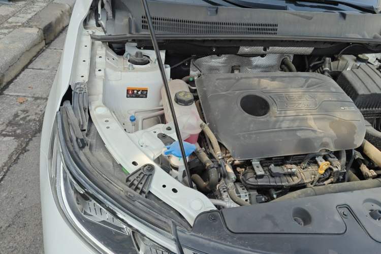 Used Geely Auto Vision X6 2021 PRO 1.4T Manual Luxury Model Engine Bay Right