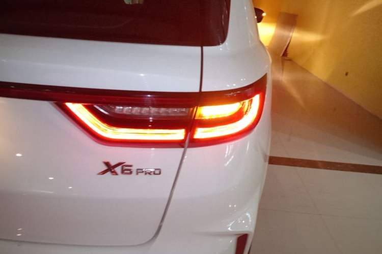 Used Geely Auto Vision X6 2021 PRO 1.4T Automatic Prestige Model Exterior 3