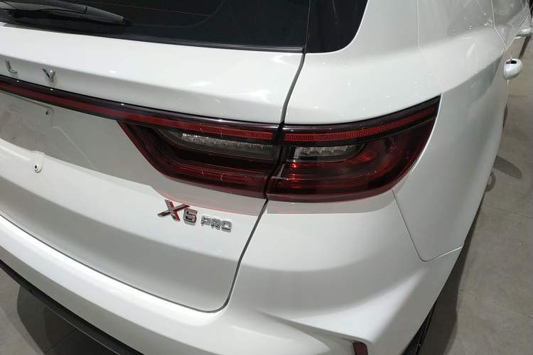 Used Geely Auto Vision X6 2021 PRO 1.4T Automatic Prestige Model Exterior 3