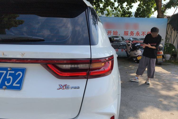 Used Geely Auto Vision X6 2021 PRO 1.4T Automatic Prestige Model Exterior 6