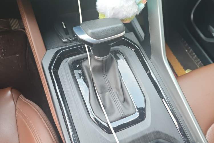 Used Geely Auto Vision X6 2021 PRO 1.4T Automatic Prestige Model Gear Lever