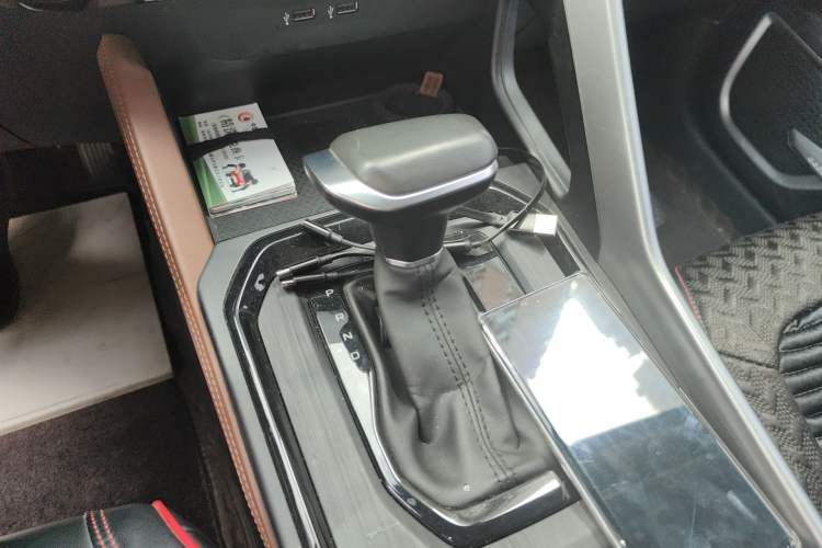 Used Geely Auto Vision X6 2021 PRO 1.4T Automatic Prestige Model Gear Lever