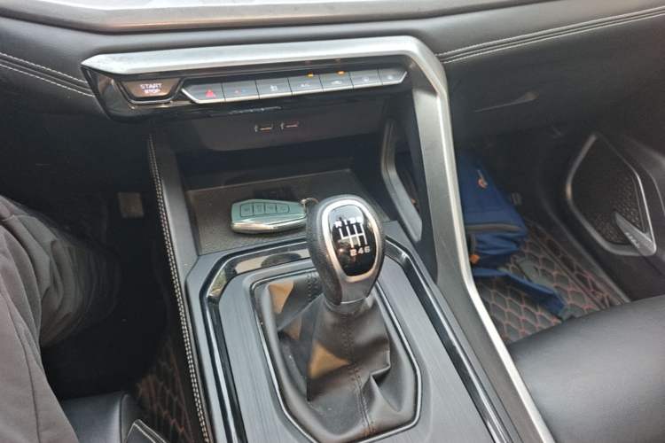 Used Geely Auto Vision X6 2021 PRO 1.4T Manual Luxury Model Gear Lever