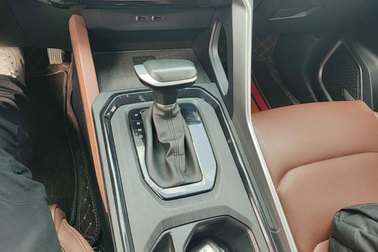 Used Geely Auto Vision X6 2021 PRO 1.4T Automatic Prestige Model Gear Lever