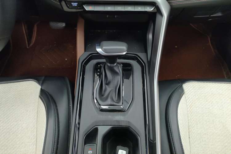 Used Geely Auto Vision X6 2021 PRO 1.4T Automatic Prestige Model Gear Lever