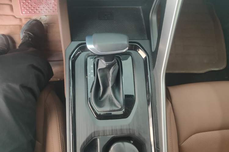 Used Geely Auto Vision X6 2021 PRO 1.4T Automatic Prestige Model Gear Lever