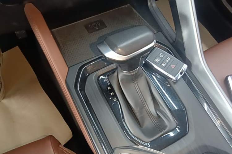 Used Geely Auto Vision X6 2021 PRO 1.4T Automatic Prestige Model Gear Lever
