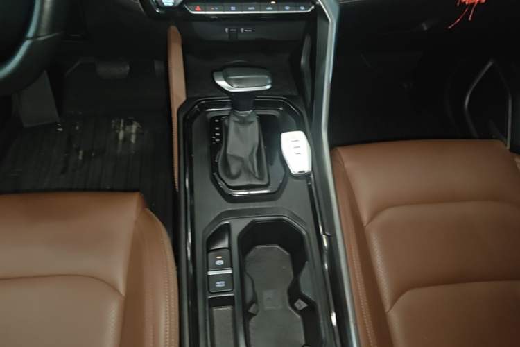 Used Geely Auto Vision X6 2021 PRO 1.4T Automatic Prestige Model Gear Lever