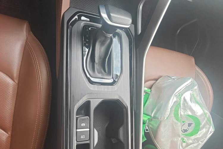 Used Geely Auto Vision X6 2021 PRO 1.4T Automatic Prestige Model Gear Lever