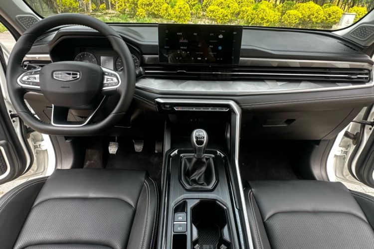Used Geely Auto Vision X6 2021 PRO 1.4T Manual Luxury Model Interior 1