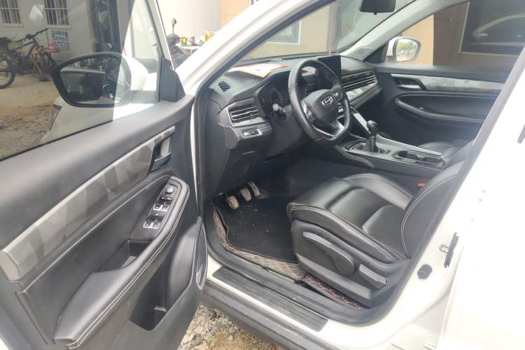 Used Geely Auto Vision X6 2021 PRO 1.4T Manual Luxury Model Interior 1