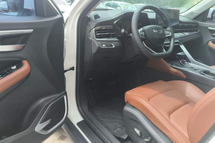 Used Geely Auto Vision X6 2021 PRO 1.4T Automatic Prestige Model Interior 2