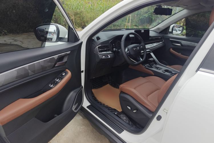 Used Geely Auto Vision X6 2021 PRO 1.4T Automatic Prestige Model Interior 2