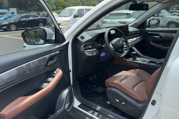 Used Geely Auto Vision X6 2021 PRO 1.4T Automatic Prestige Model Interior 2
