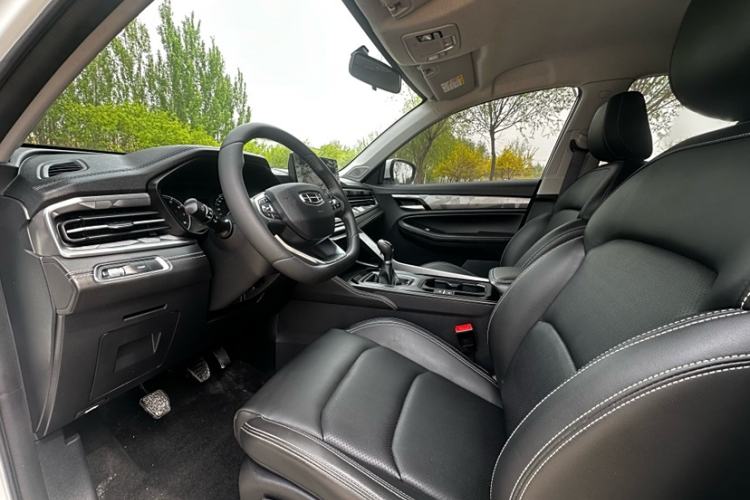 Used Geely Auto Vision X6 2021 PRO 1.4T Manual Luxury Model Interior 2
