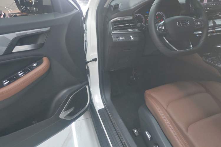 Used Geely Auto Vision X6 2021 PRO 1.4T Automatic Prestige Model Interior 3