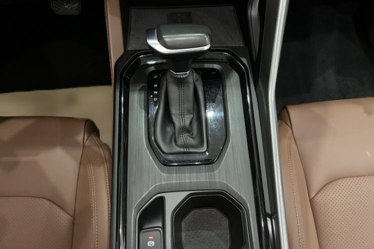 Used Geely Auto Vision X6 2021 PRO 1.4T Automatic Prestige Model Interior 4