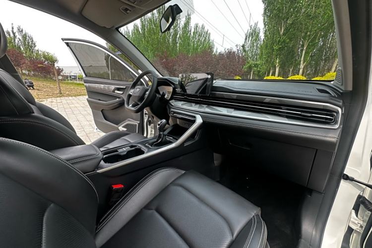 Used Geely Auto Vision X6 2021 PRO 1.4T Manual Luxury Model Interior 4