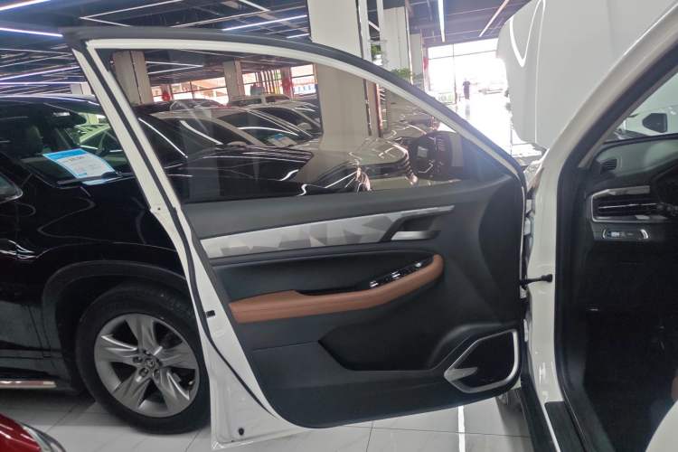 Used Geely Auto Vision X6 2021 PRO 1.4T Automatic Prestige Model Interior 7