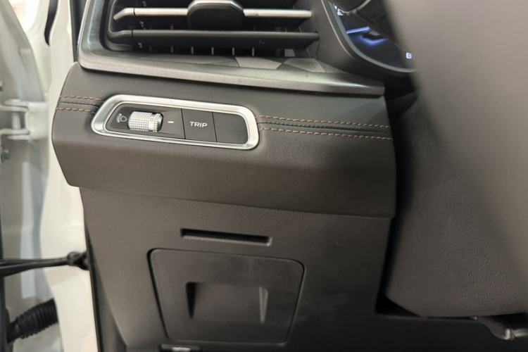 Used Geely Auto Vision X6 2021 PRO 1.4T Automatic Prestige Model Interior 8