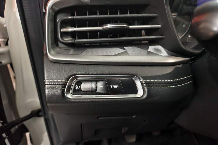 Used Geely Auto Vision X6 2021 PRO 1.4T Manual Luxury Model Interior 8