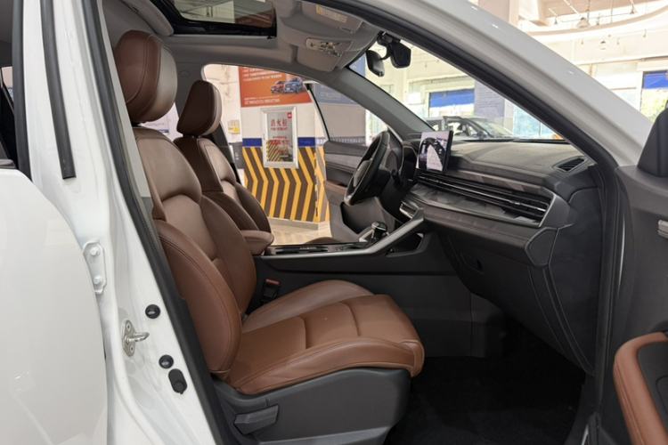 Used Geely Auto Vision X6 2021 PRO 1.4T Automatic Prestige Model Interior 9