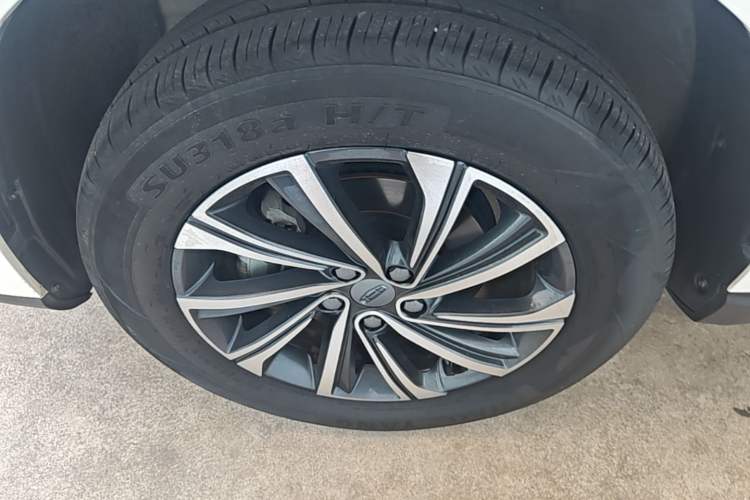 Used Geely Auto Vision X6 2021 PRO 1.4T Automatic Prestige Model Left Front Wheel Hub