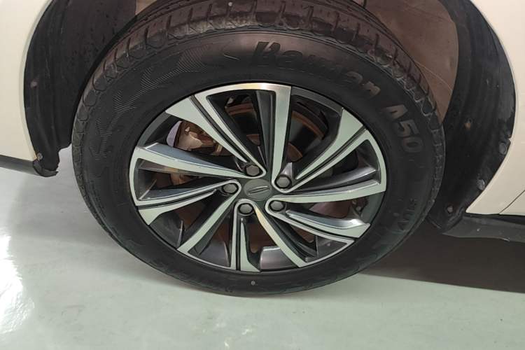 Used Geely Auto Vision X6 2021 PRO 1.4T Automatic Prestige Model Left Front Wheel Hub