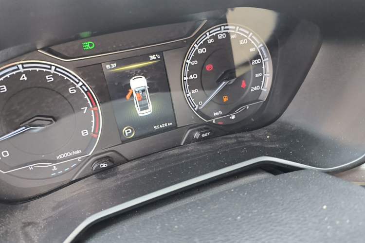 Used Geely Auto Vision X6 2021 PRO 1.4T Automatic Prestige Model Odometer Close Up