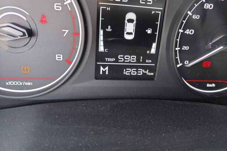 Used Geely Auto Vision X6 2021 PRO 1.4T Manual Luxury Model Odometer Close Up