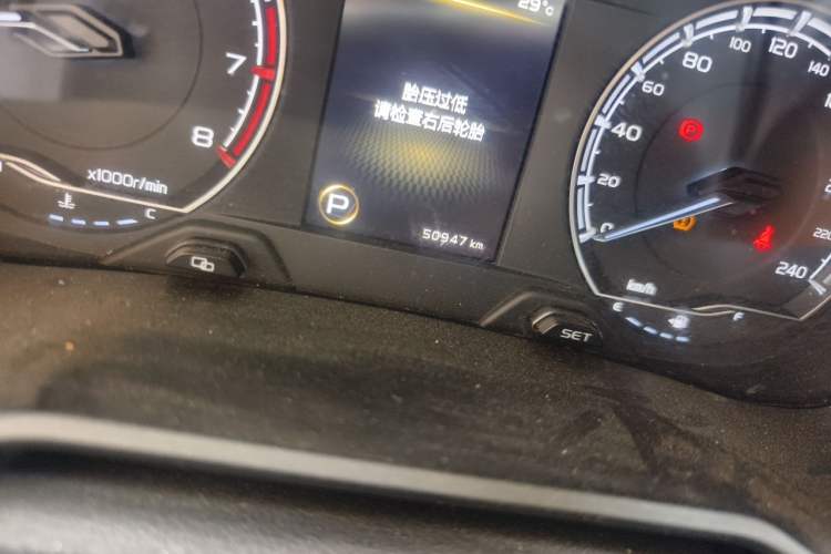 Used Geely Auto Vision X6 2021 PRO 1.4T Automatic Prestige Model Odometer Close Up