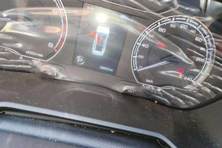 Used Geely Auto Vision X6 2021 PRO 1.4T Automatic Prestige Model Odometer Close Up