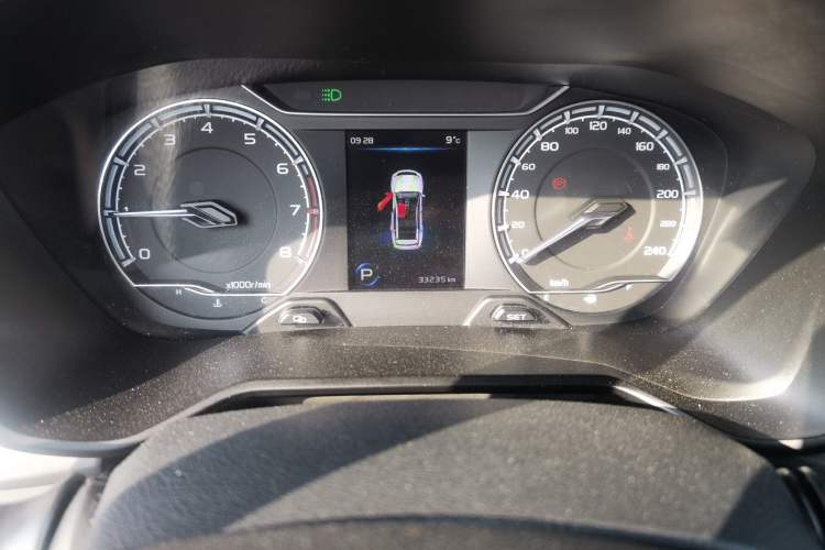 Used Geely Auto Vision X6 2021 PRO 1.4T Automatic Prestige Model Odometer Close Up