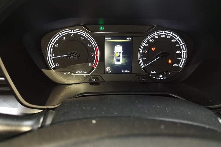 Used Geely Auto Vision X6 2021 PRO 1.4T Automatic Prestige Model Odometer Close Up