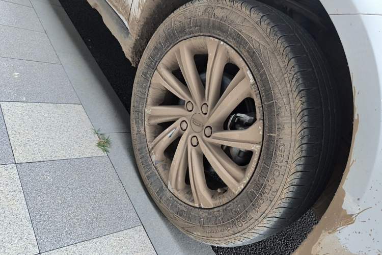 Used Geely Auto Vision X6 2021 PRO 1.4T Automatic Prestige Model Right Front Wheel Hub
