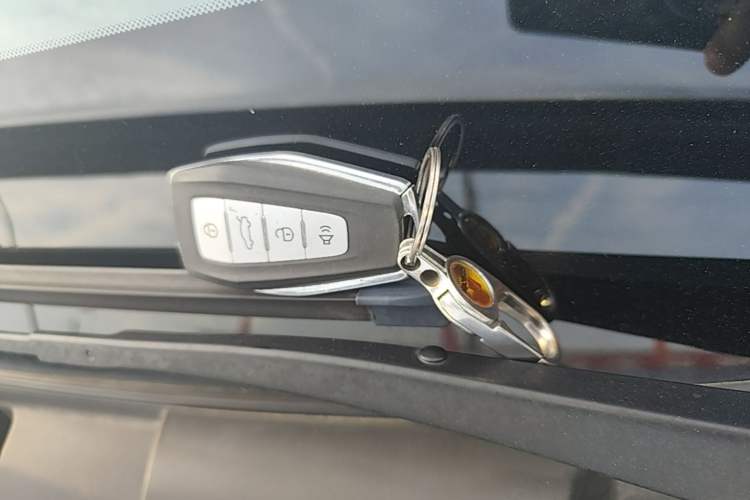 Used Geely Auto Vision X6 2021 PRO 1.4T Manual Luxury Model Vehicle Key