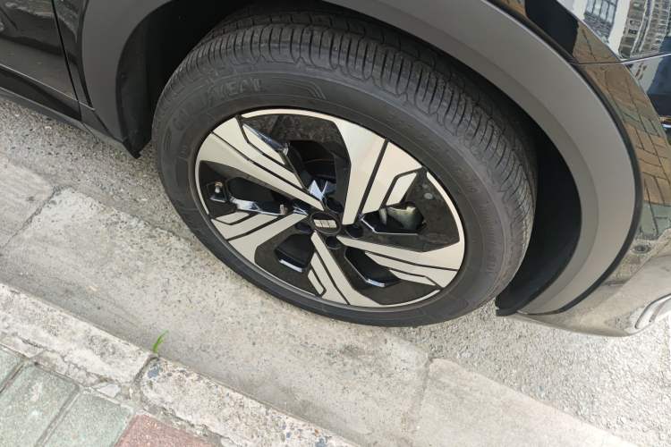 Used Geely Galaxy E5 2024 530km Starship Edition Right Front Wheel Hub
