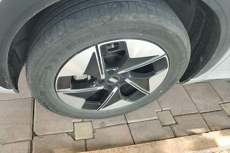 Used Geely Galaxy E5 2024 530 km Exploration+ Version Left Front Wheel Hub