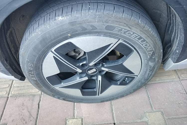 Used Geely Galaxy E5 2024 530 km Exploration+ Version Right Rear Wheel Hub