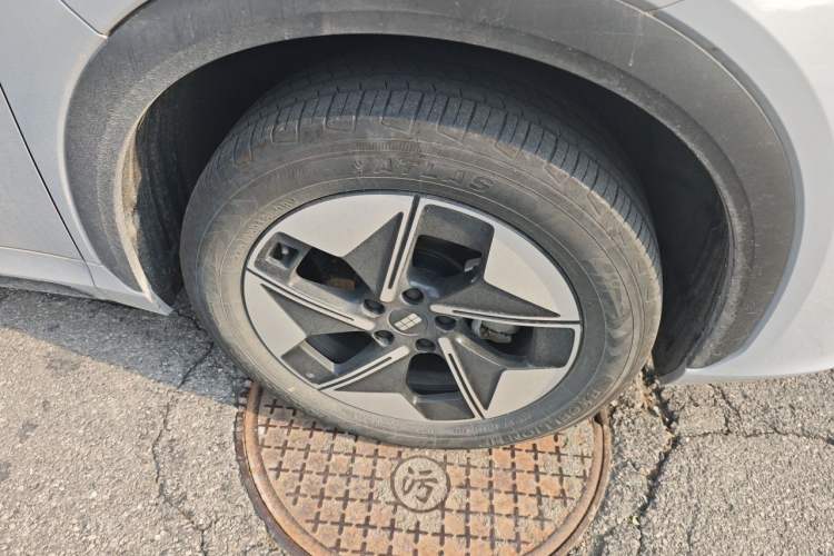 Used Geely Galaxy E5 2024 440km Exploration Version Right Front Wheel Hub
