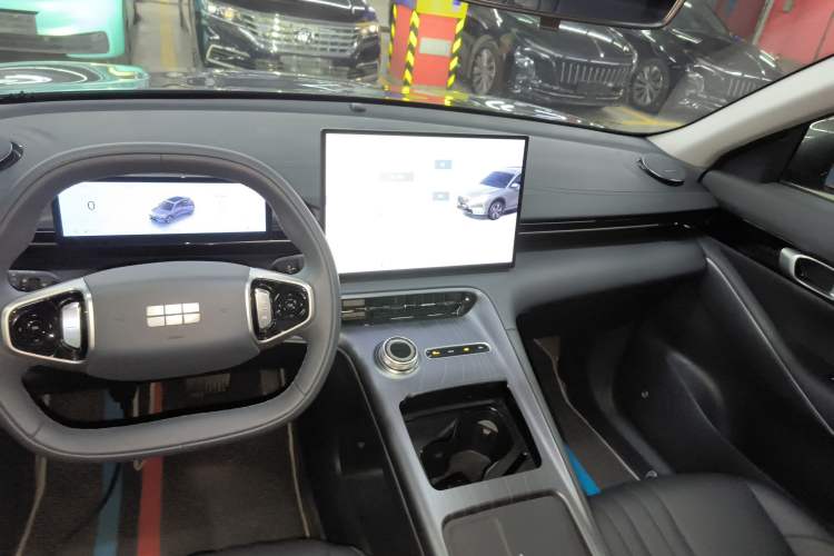 Used Geely Galaxy E5 2024 530km Long-Range Version Audio And AC Panel