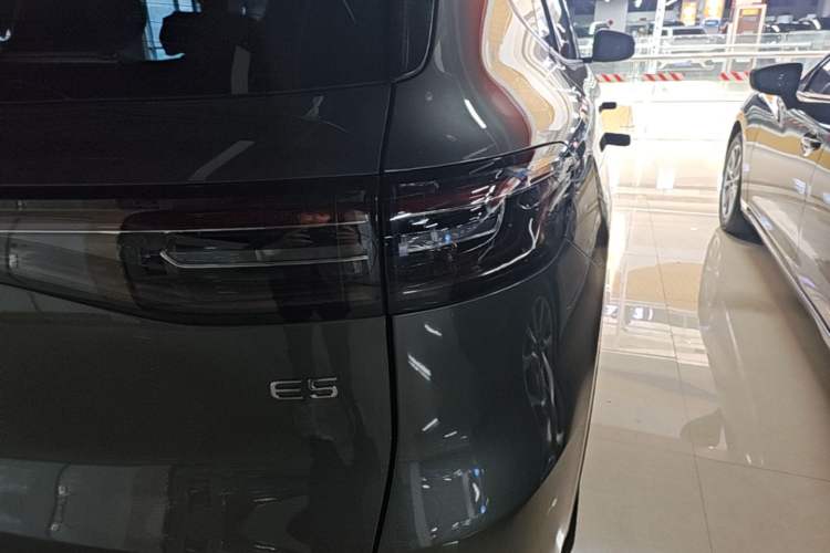 Used Geely Galaxy E5 2024 440km Exploration Version Exterior 3
